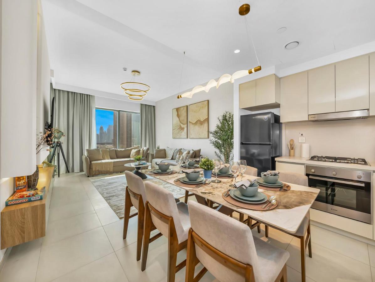 Premium Two-Bedroom Apartment with Private Balcony & Full Burj Khalifa Views by Al Fannan Holiday Homes - 5