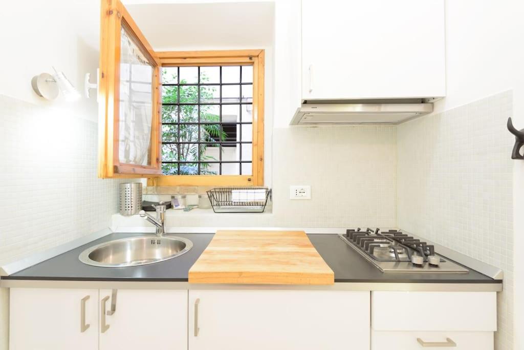 Gladiators at the Colosseum - Classrome27 - 4