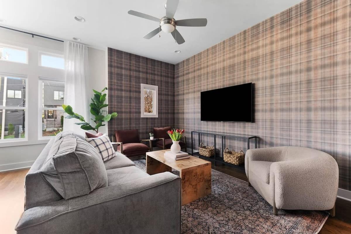 The Hadden House - Rooftop Lounge with Firepit