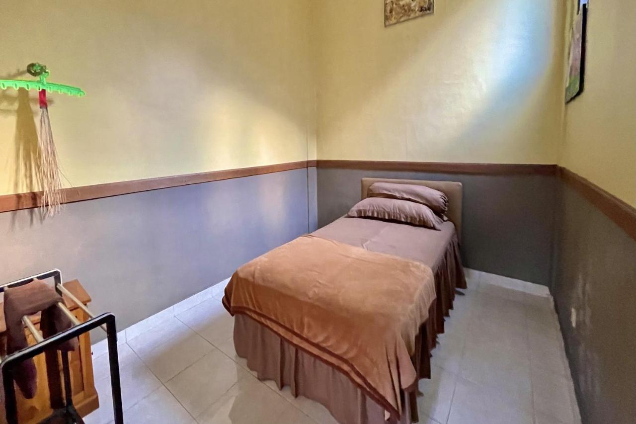 Mongan Homestay Beside The Belulang Hot Spring - 4