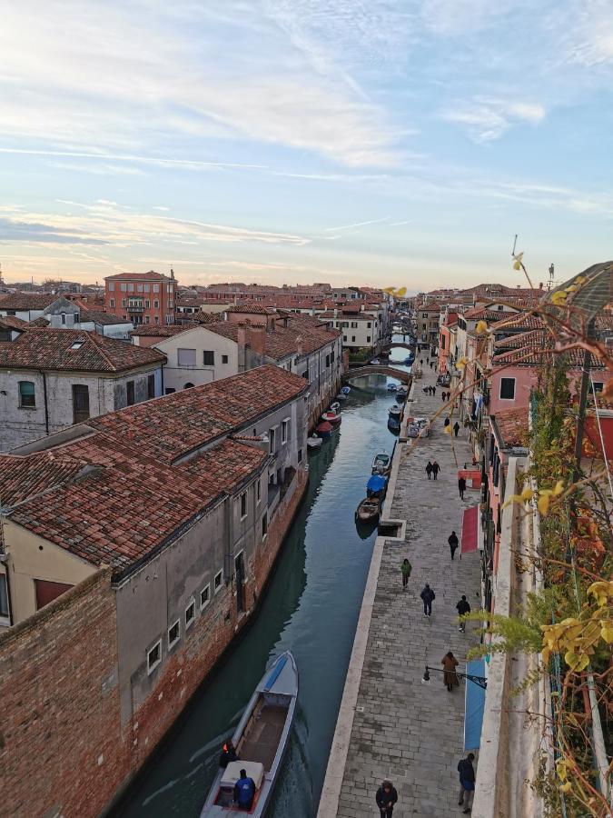 Large Three-bedroom Apartment with Canal View in Cannaregio - 3