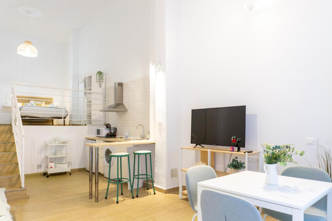 Cozy Loft Victoria - 3