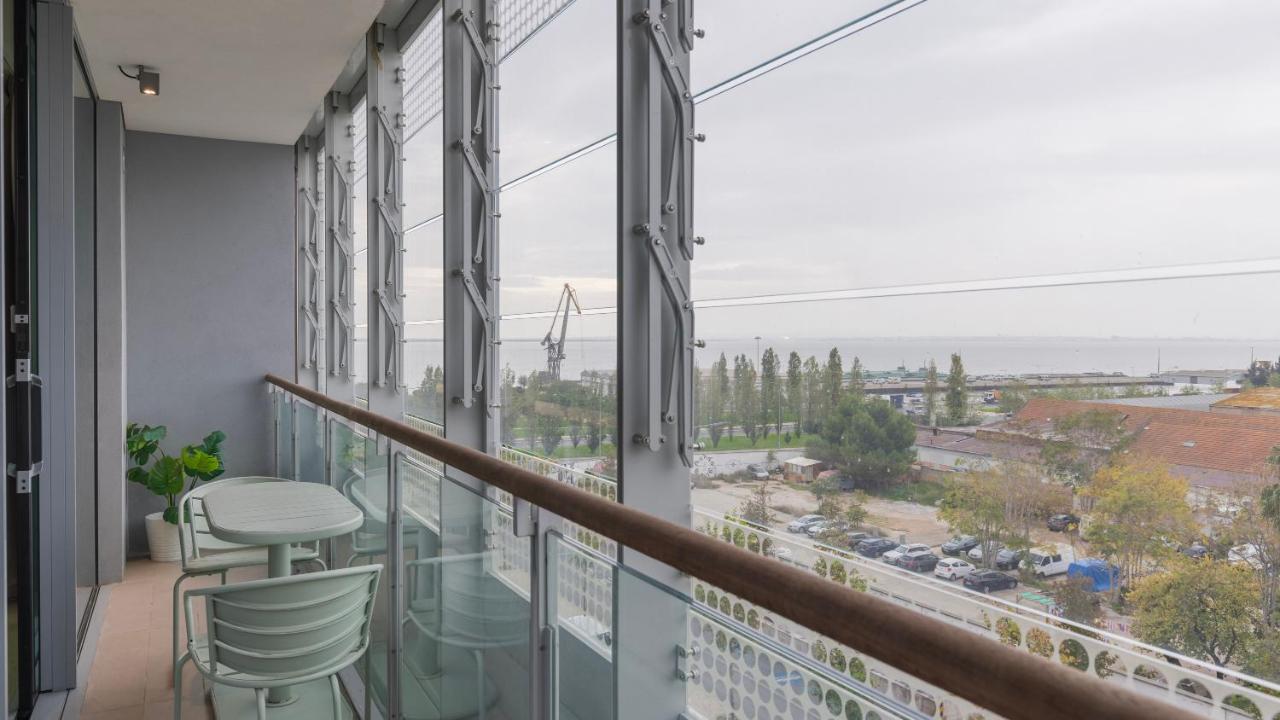 River View 1BDR Apartment by LovelyStay - 5