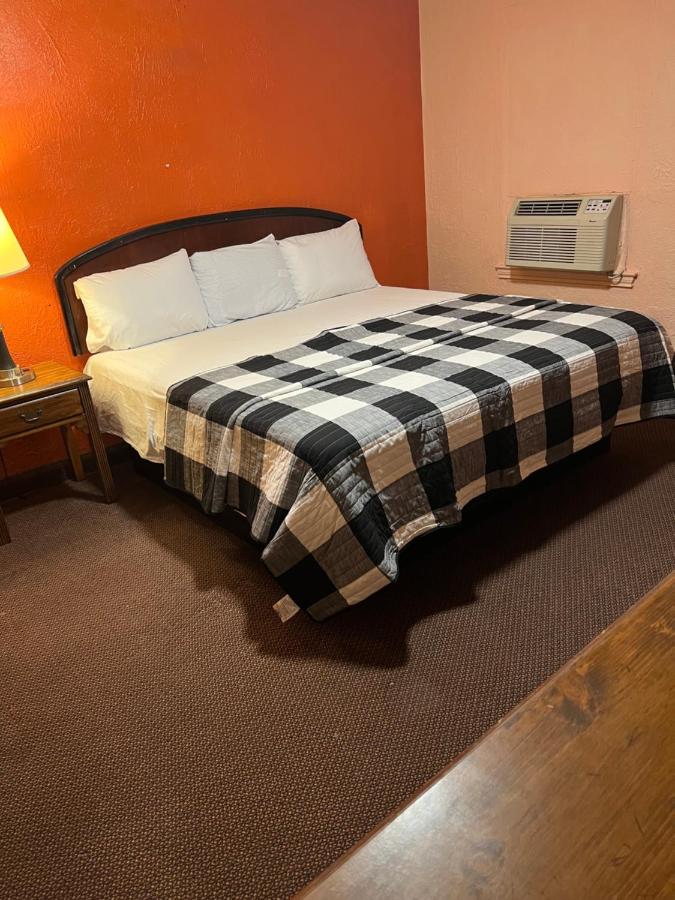 Budget Inn — photo 4
