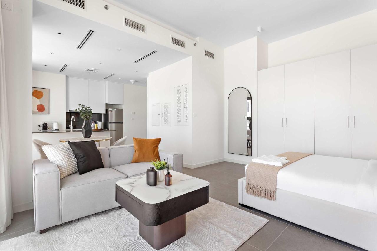 Silkhaus Vacation Homes Chic Studio in Pixel Tower with Private Beach - 3