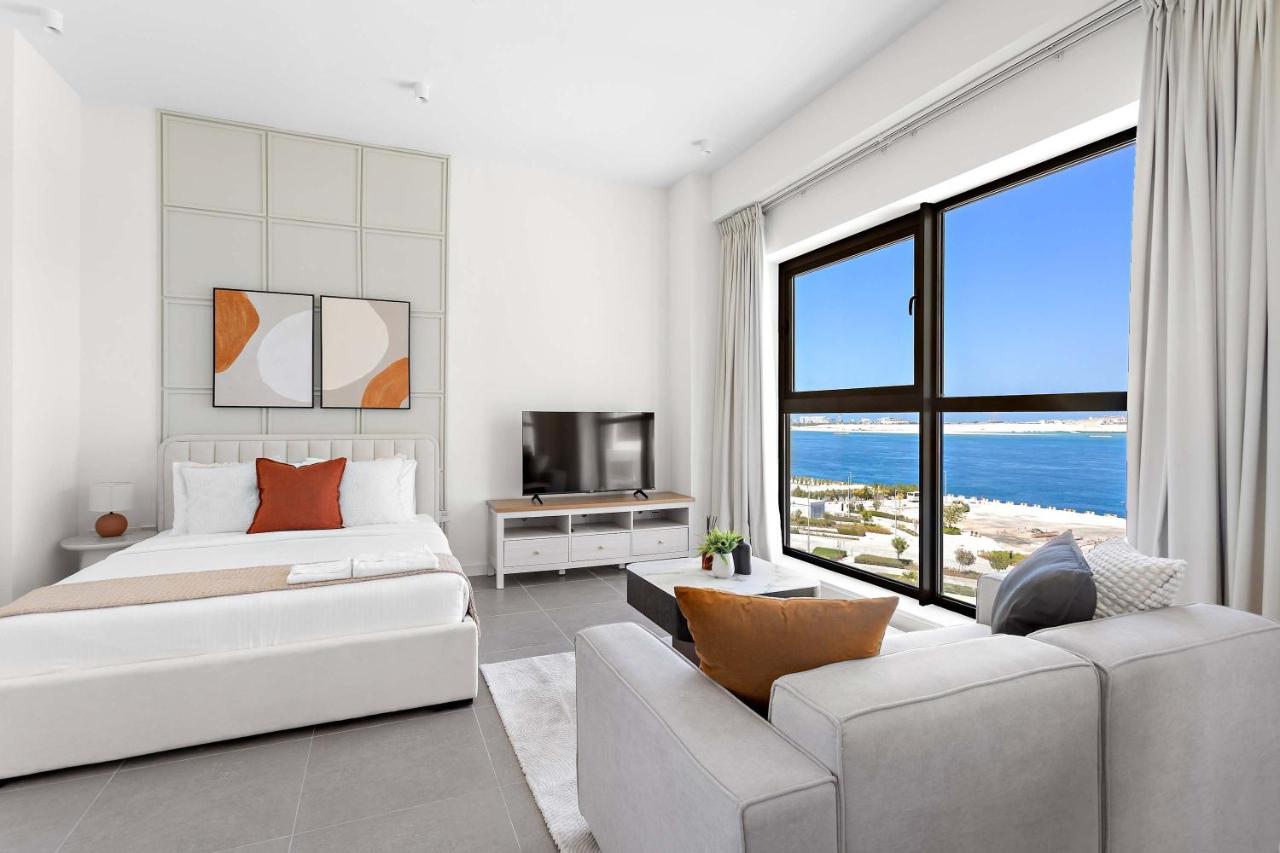 Silkhaus Vacation Homes Chic Studio in Pixel Tower with Private Beach