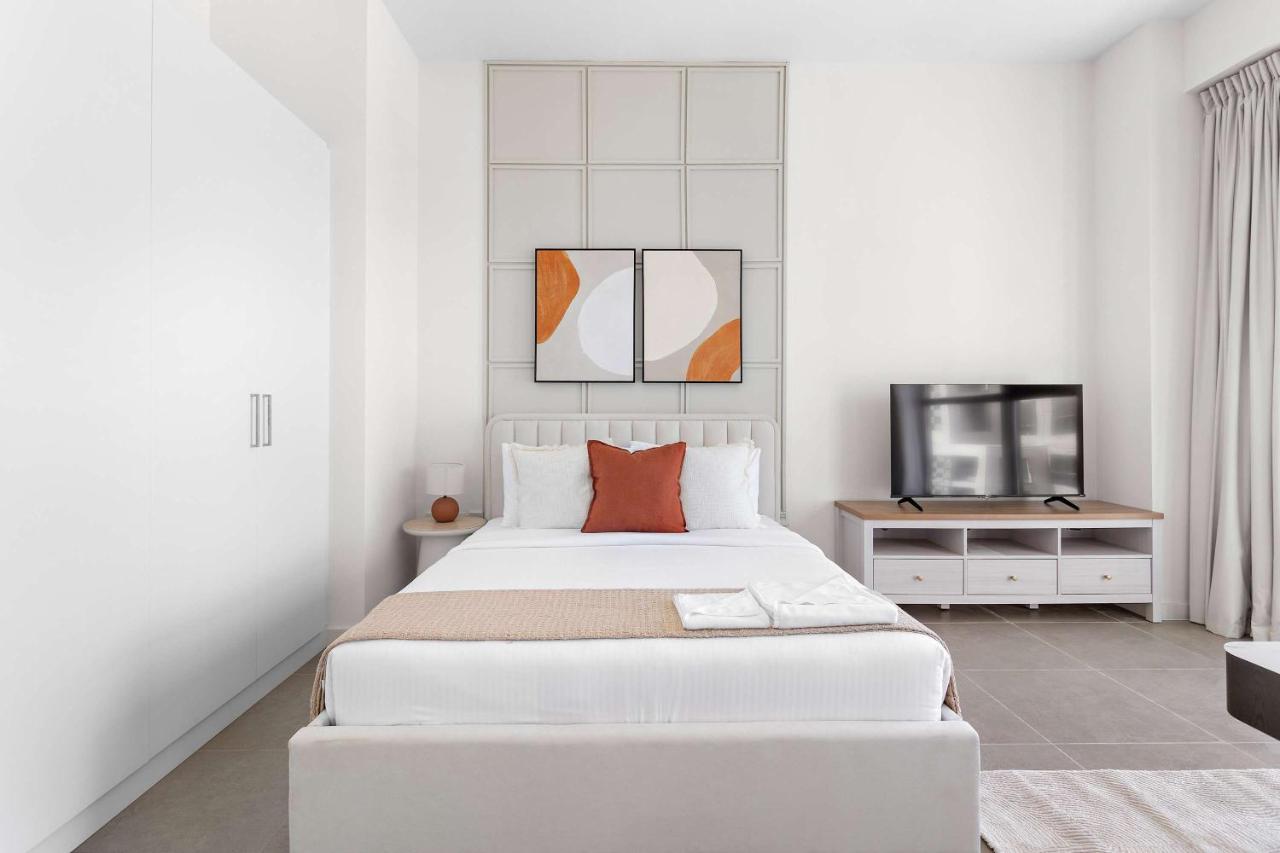 Silkhaus Vacation Homes Chic Studio in Pixel Tower with Private Beach - 4