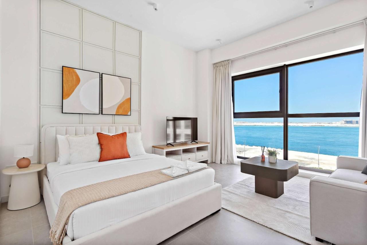 Silkhaus Vacation Homes Chic Studio in Pixel Tower with Private Beach - 5