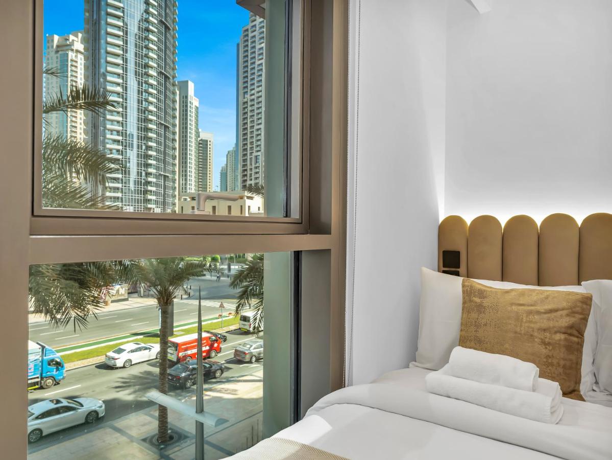 Luxury Downtown Dubai Apartment - 5 Mins Walk to Burj, Opera, Dubai Mall, Sleep 1-10 - 2