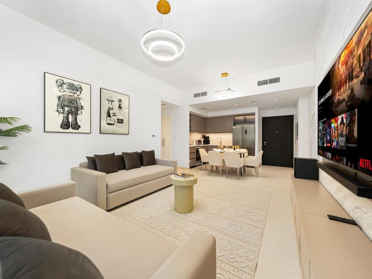 Luxury Downtown Dubai Apartment - 5 Mins Walk to Burj, Opera, Dubai Mall, Sleep 1-10