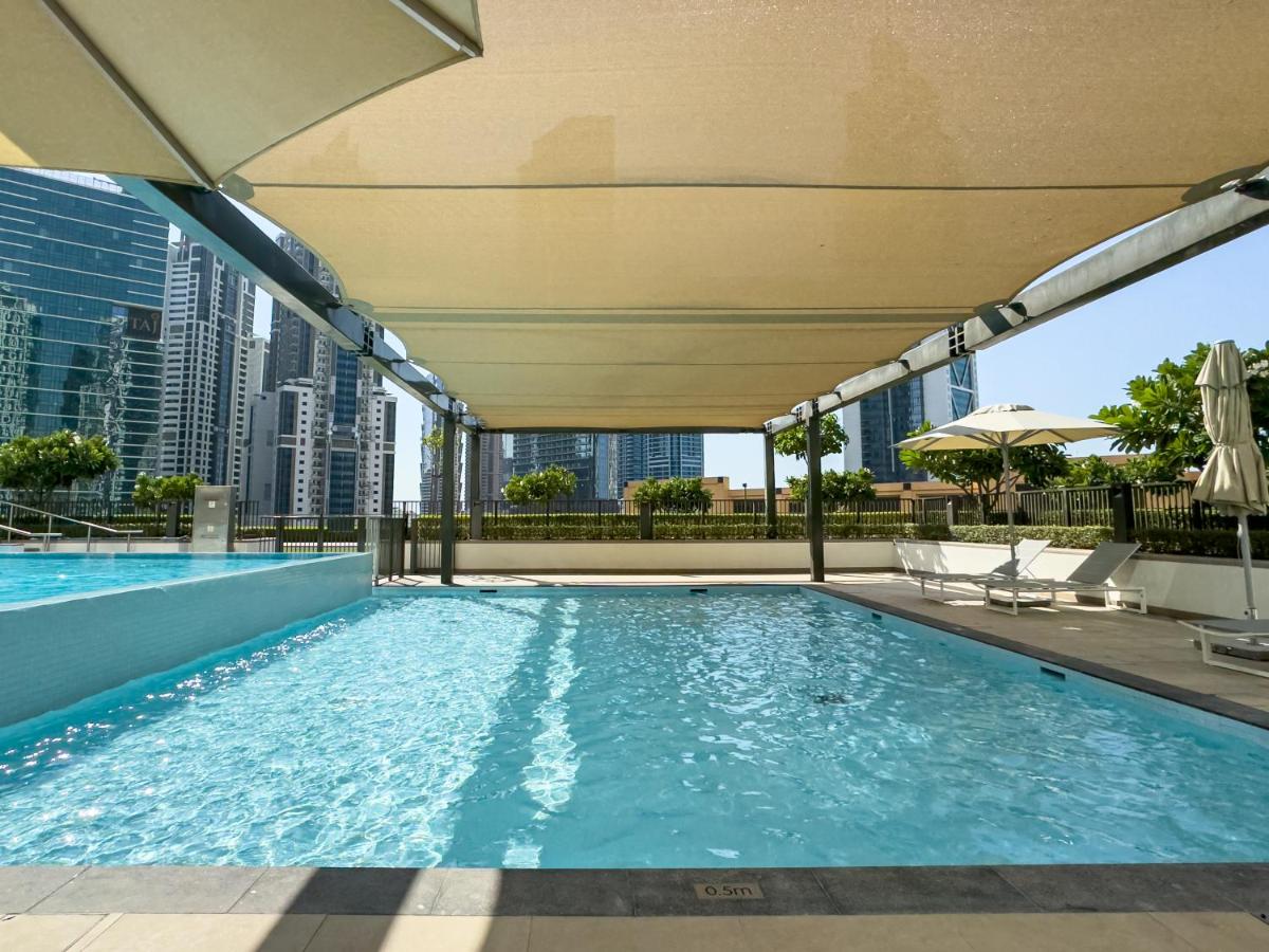 Luxury Downtown Dubai Apartment - 5 Mins Walk to Burj, Opera, Dubai Mall, Sleep 1-10 - 4