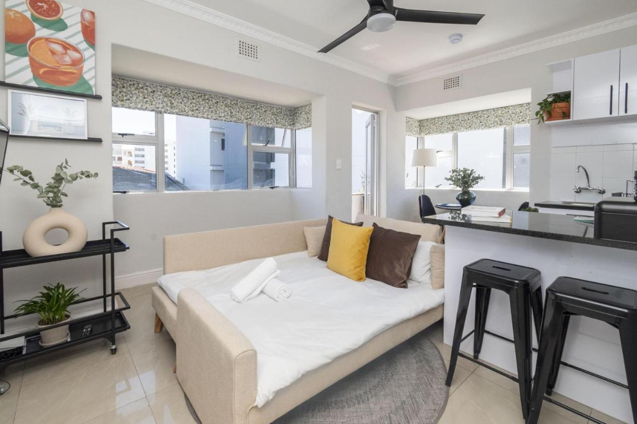 Bright Modern Central Apartment with Pool - 2