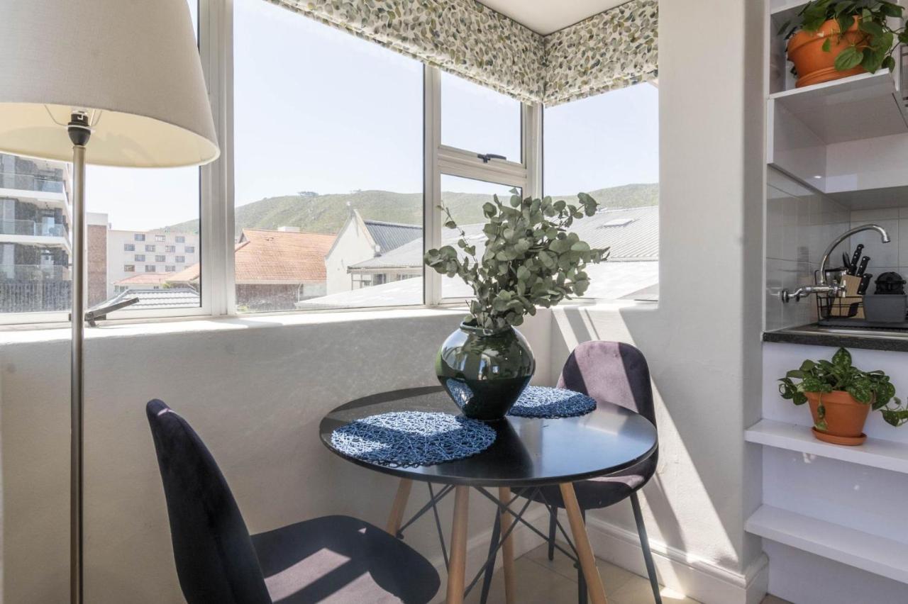 Bright Modern Central Apartment with Pool - 5