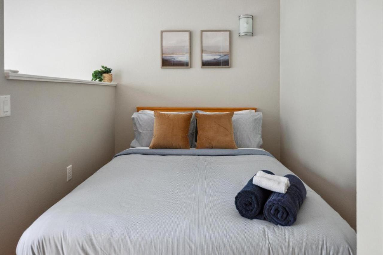 Beachside Studio, Walk to Santa Monica Beach & Pier I Free Parking! - 2