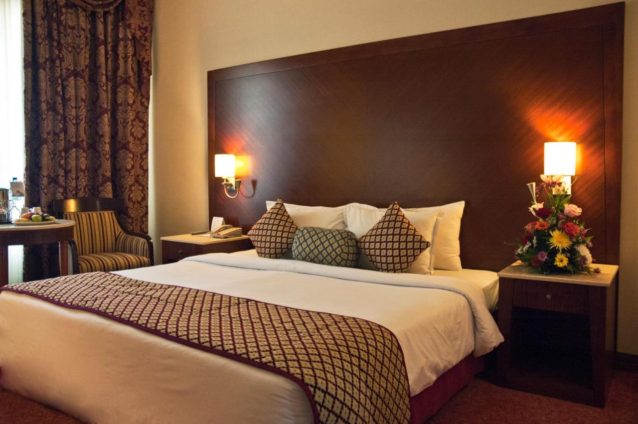 Regent Palace Hotel photo