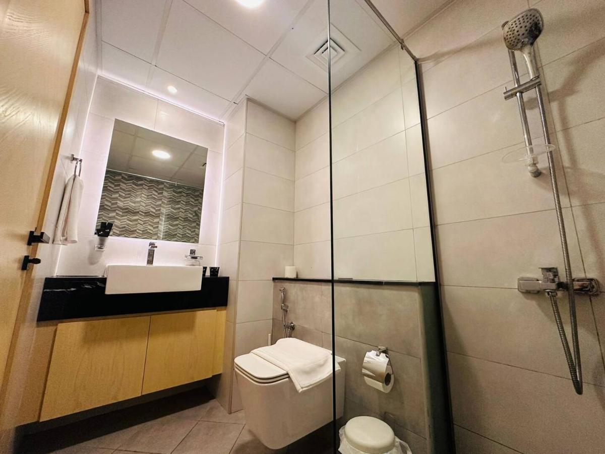 Comfy 1br In Al Jaddaf Balcony Parking - 3