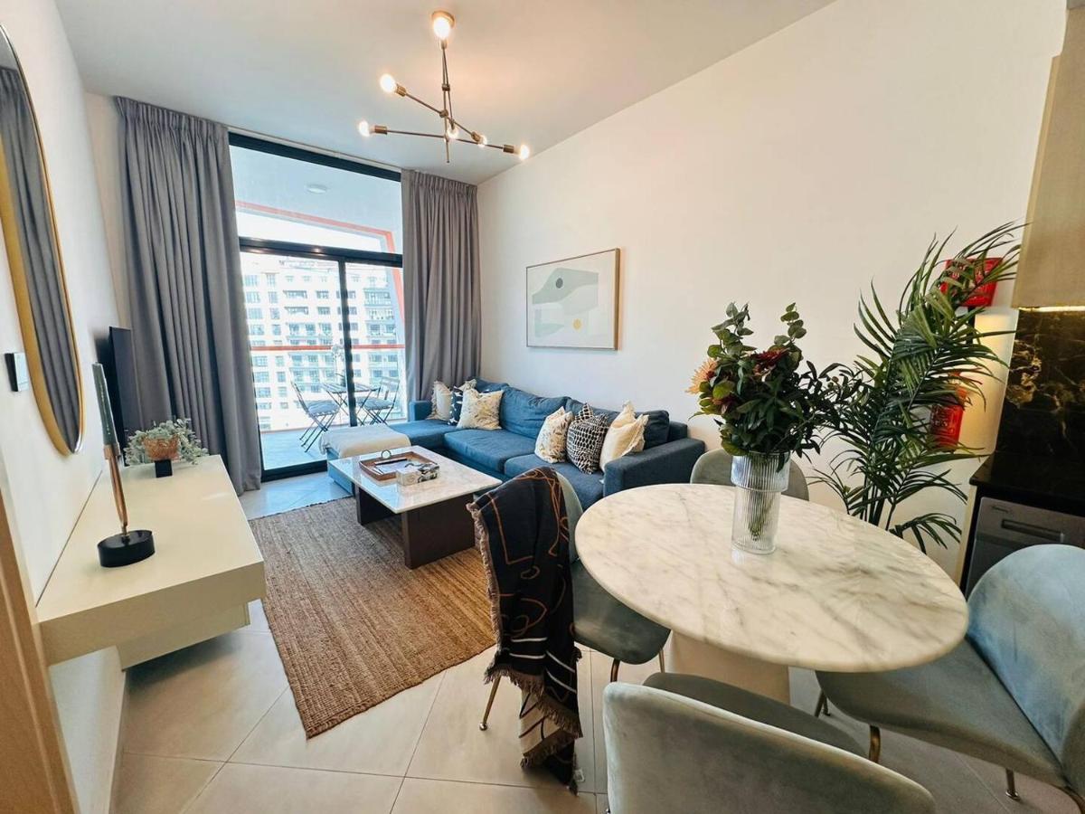 Comfy 1br In Al Jaddaf Balcony Parking