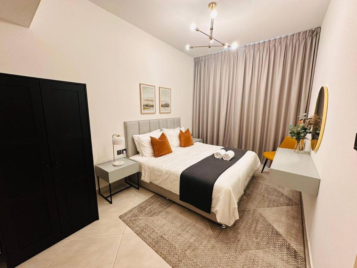 Comfy 1br In Al Jaddaf Balcony Parking - 2