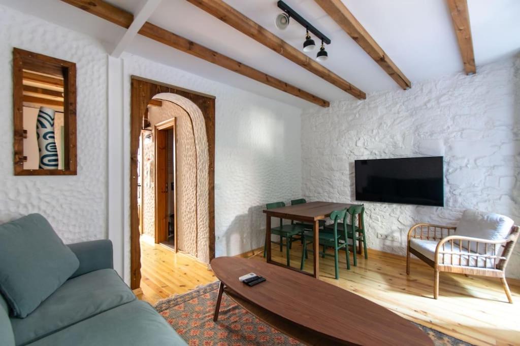 Authentic 1BR w Private Patio in Hype Cihangir