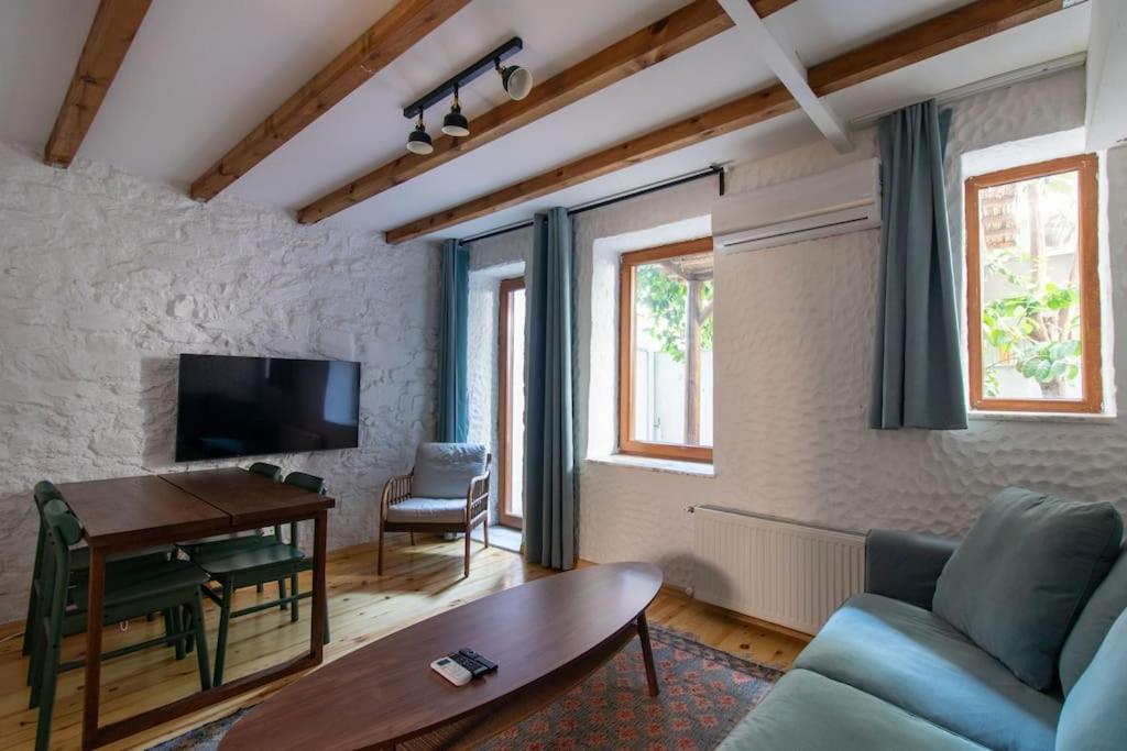 Authentic 1BR w Private Patio in Hype Cihangir - 5