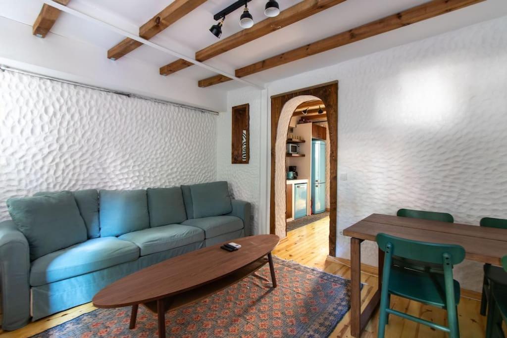 Authentic 1BR w Private Patio in Hype Cihangir - 4