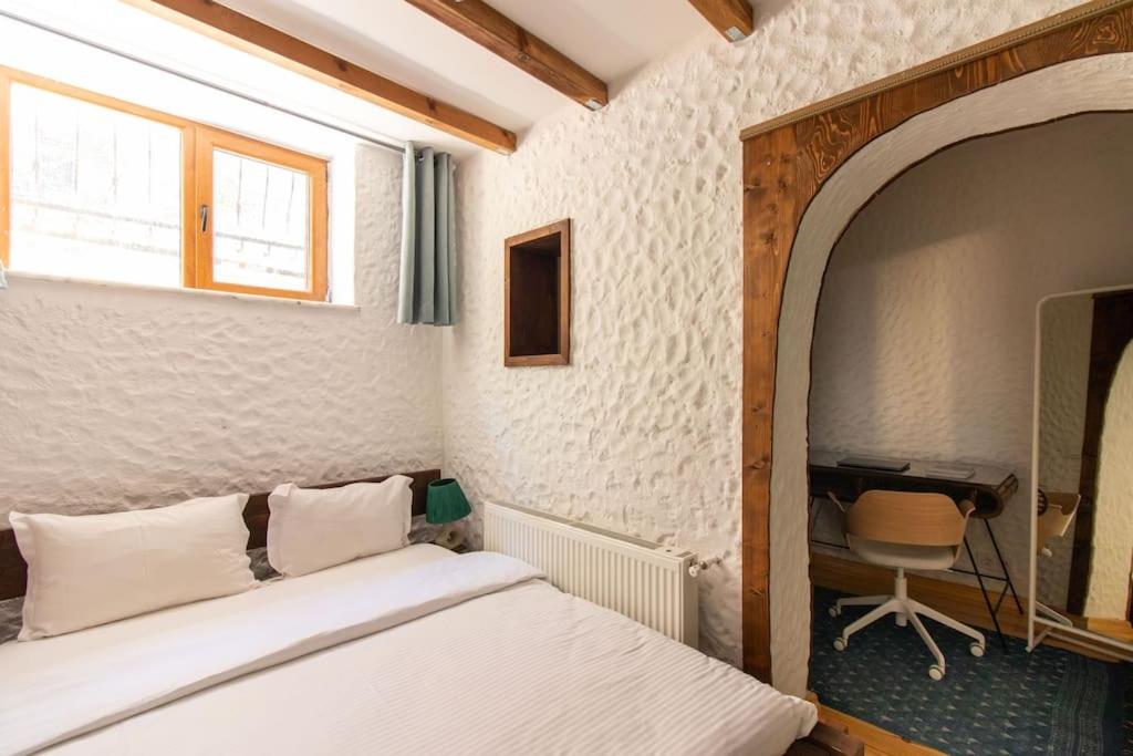 Authentic 1BR w Private Patio in Hype Cihangir - 2