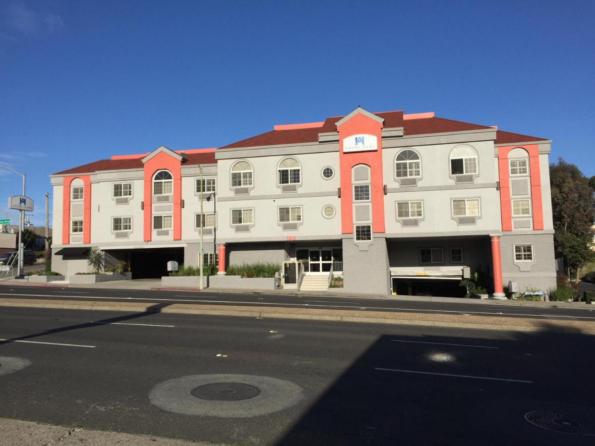 Hotel Aura SFO Airport FREE SHUTTLE — photo 17