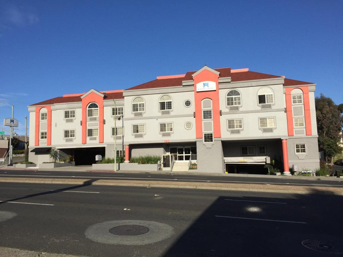 Hotel Aura SFO Airport FREE SHUTTLE — photo 18