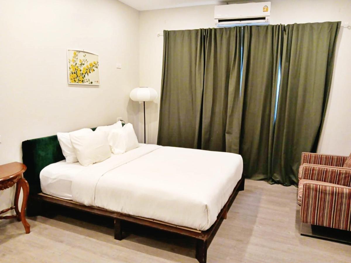 XX CASA Yaowarat MRT Dragon Temple - 2