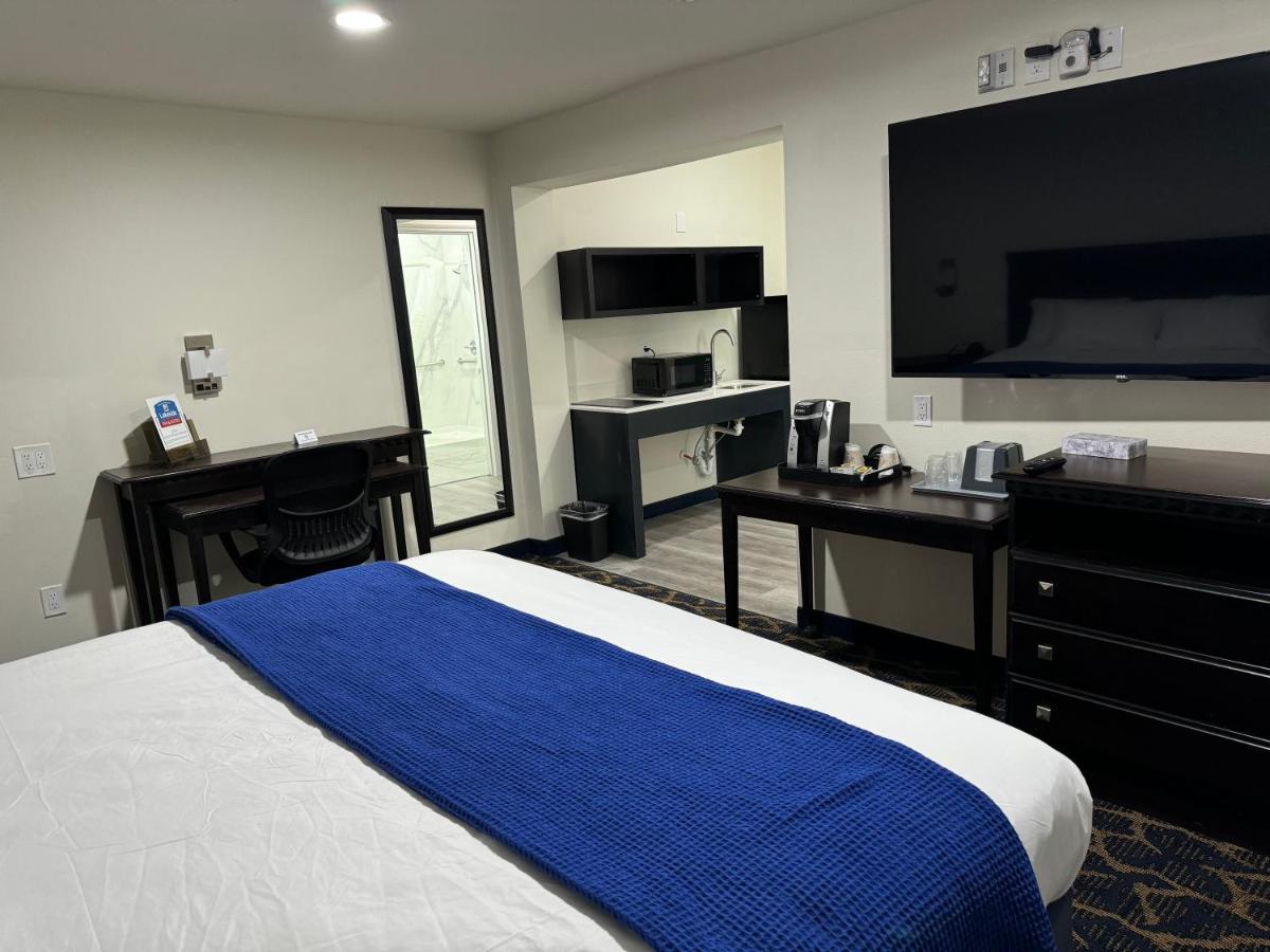 Lakeside Inn & Suites — photo 4