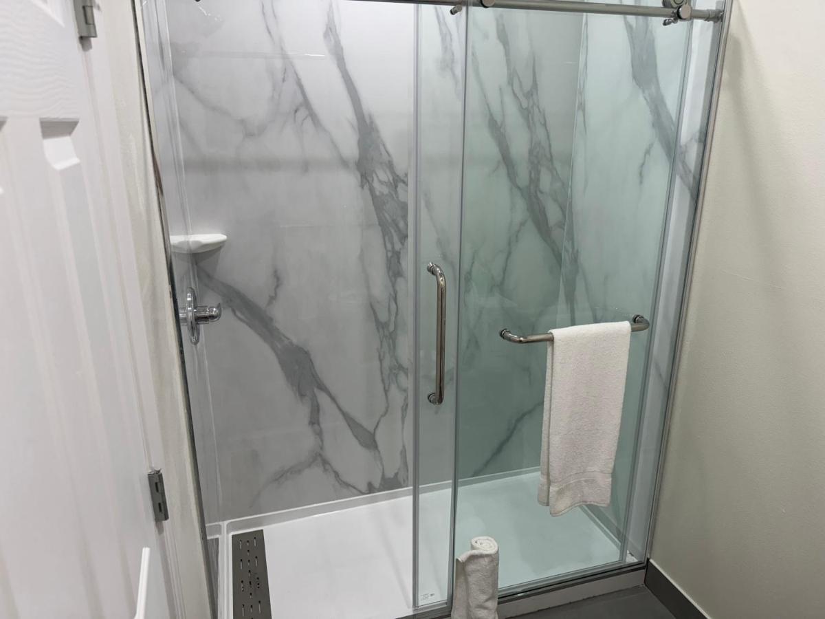 Lakeside Inn & Suites — photo 14