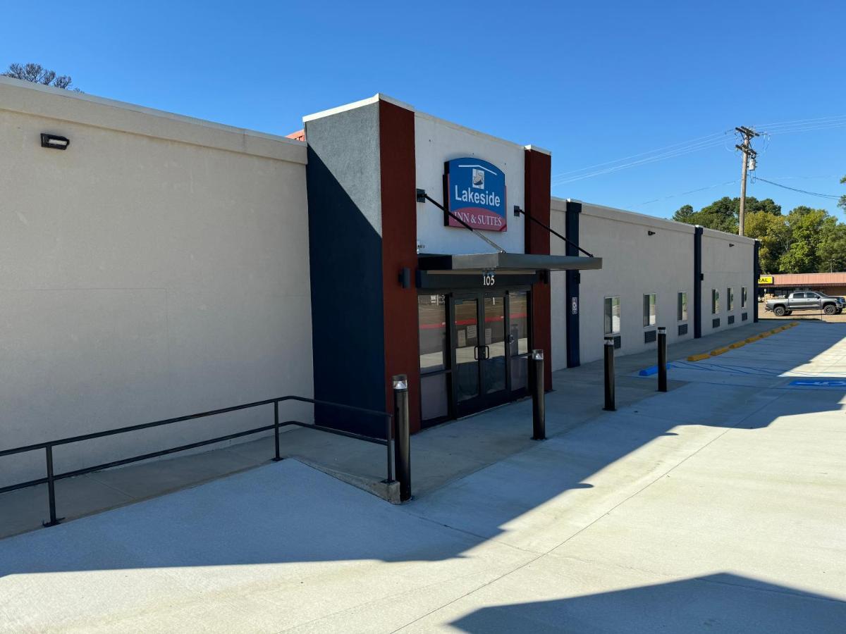 Lakeside Inn & Suites — photo 1