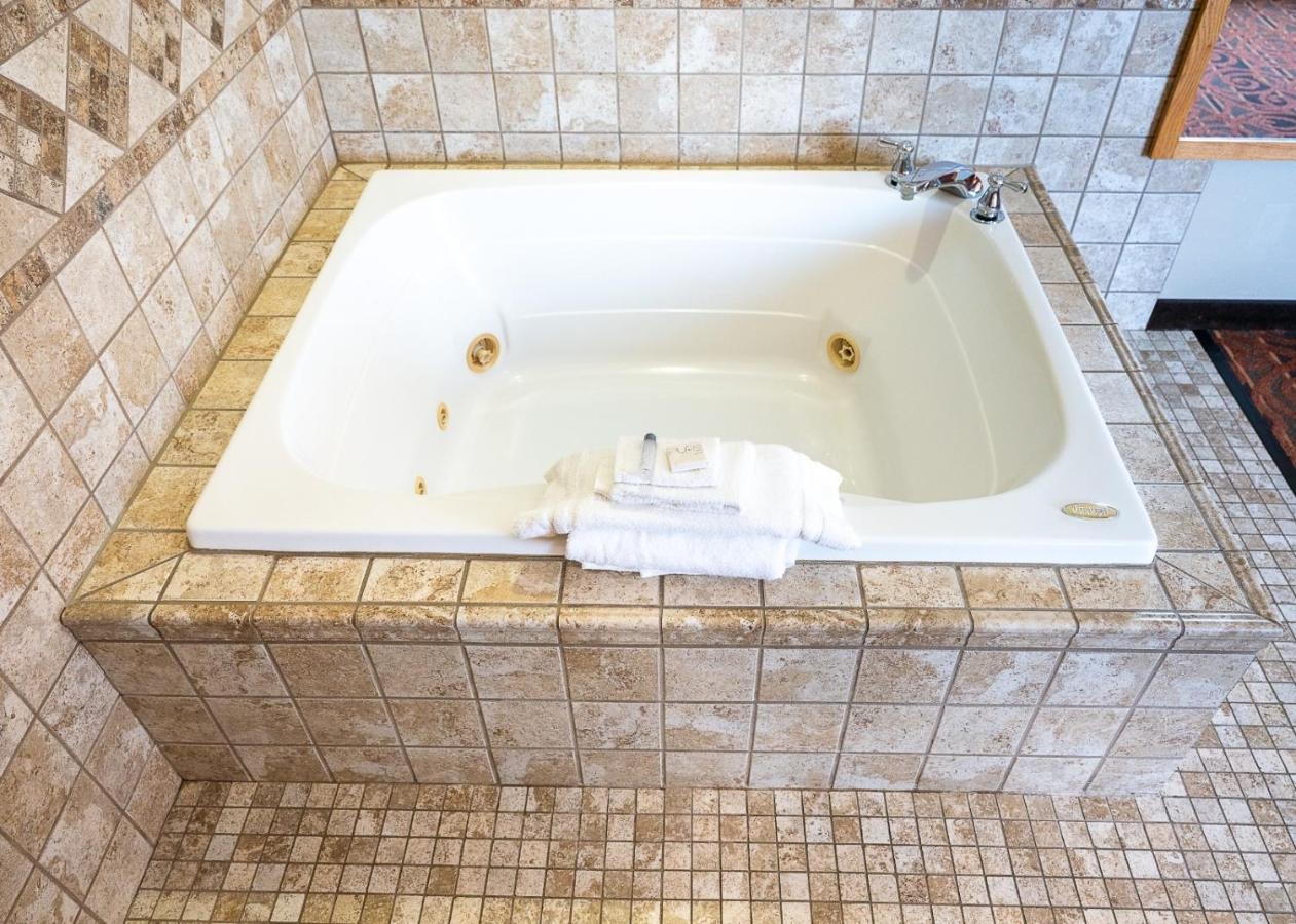 Savanna Inn & Suites — photo 9