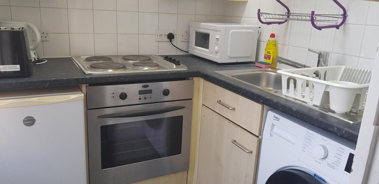 Entire Studio Aptartment on Main Edgware road, Near Marble arch, Oxford Street and Hyde Park - 4