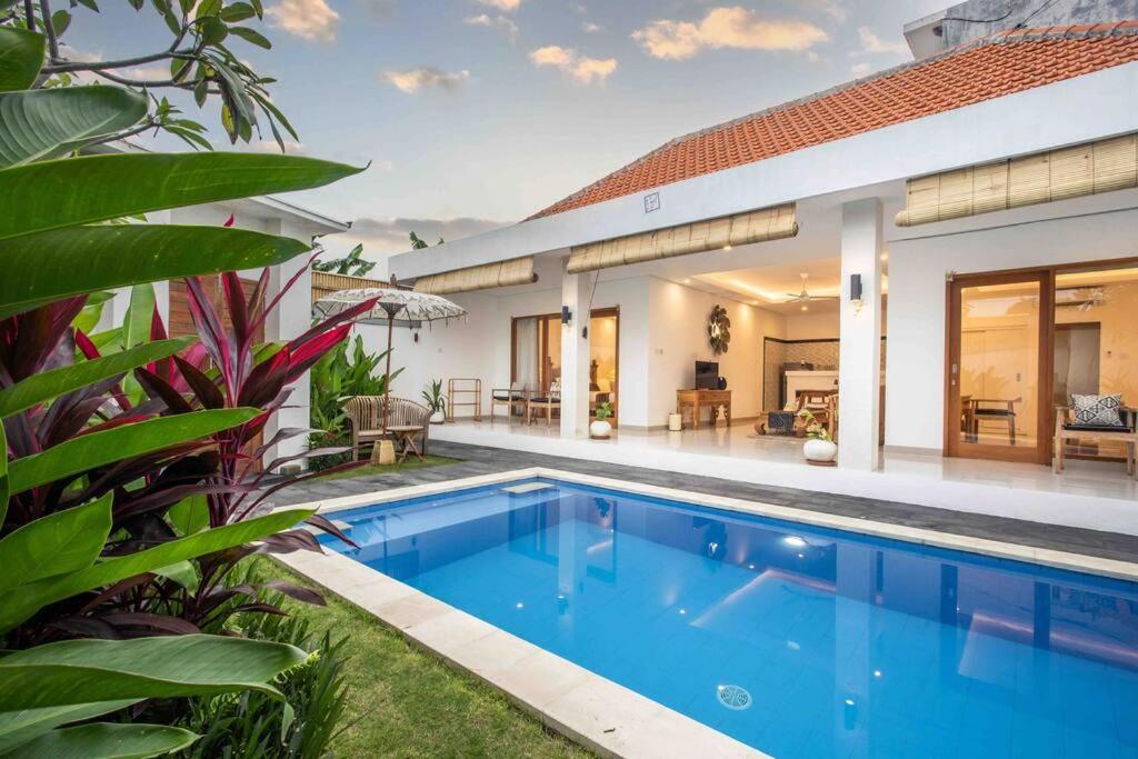 Bens Mertanadi Villa Two-Bedroom with Private Pool Kuta - 4