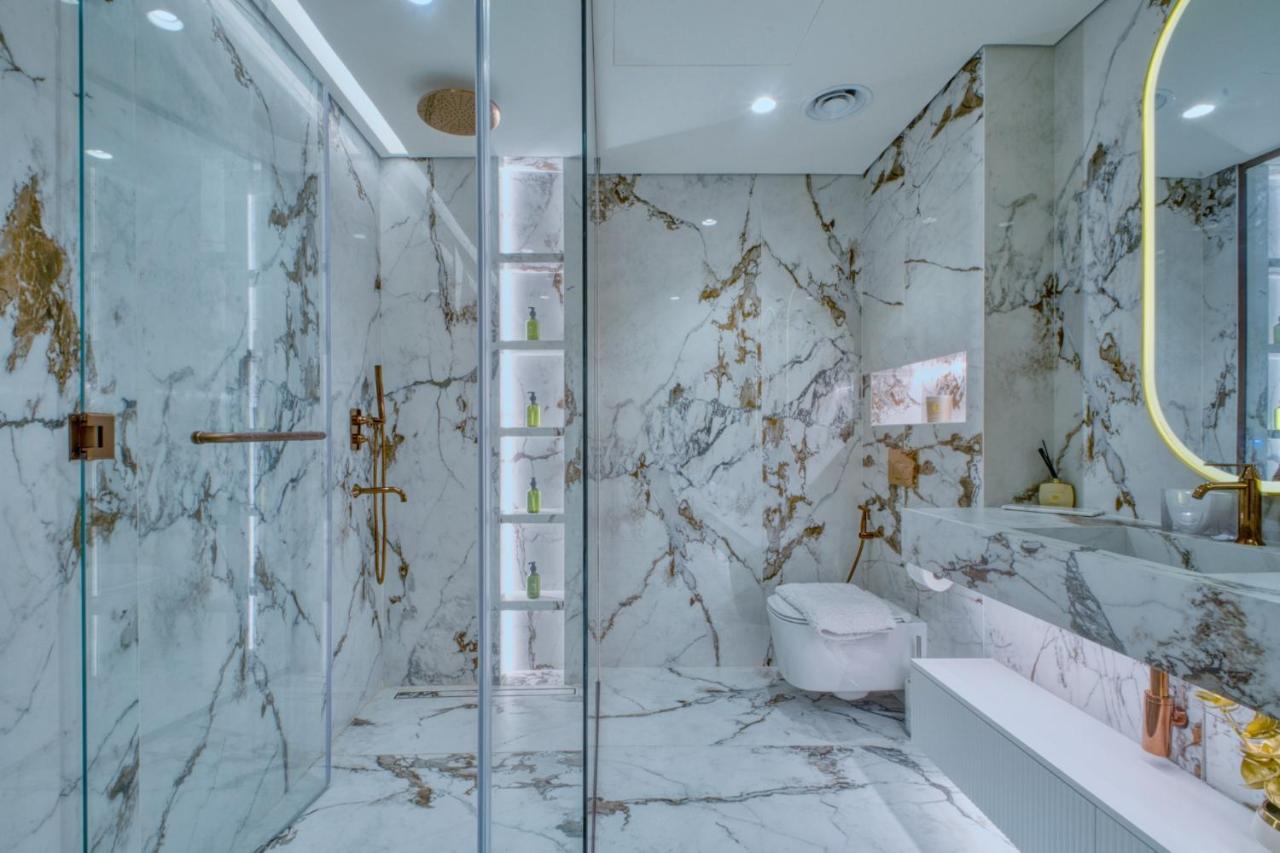 Marina Royale 3 Bedroom Apartment I Luxe Marina Harbour & Yacht Club Views I Nearby to a Beach I Free Pool, Gym, Wi-Fi and Parking I by Meerak - 3