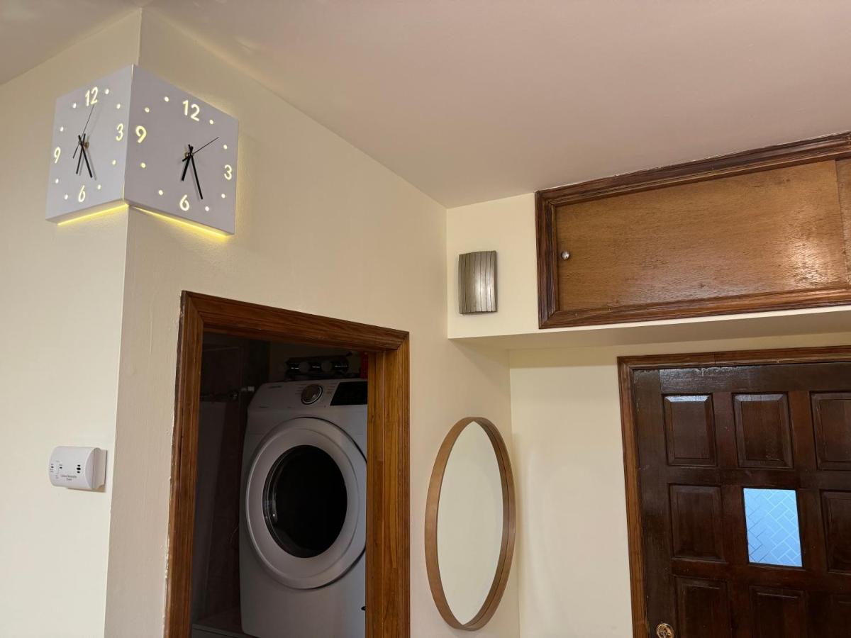 Sunny Apt by the park Mins away from midtown New York - 4