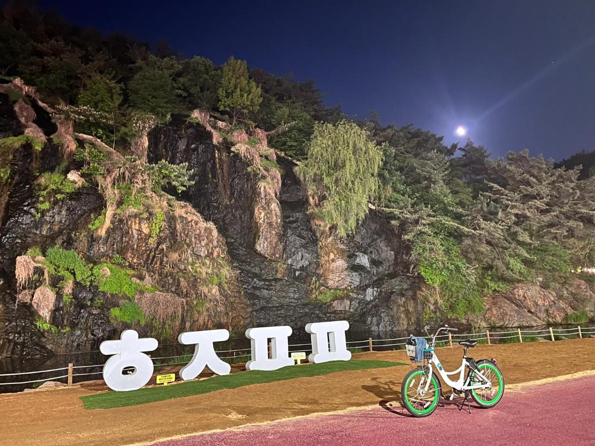 Bueno Day - Near Hongdae & Historic Sites