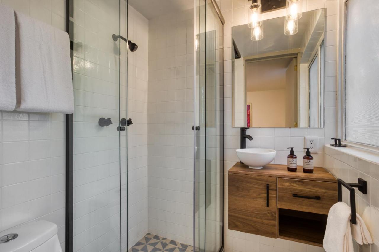 Comfy Apartment with Leafy Views by Tasman - 3