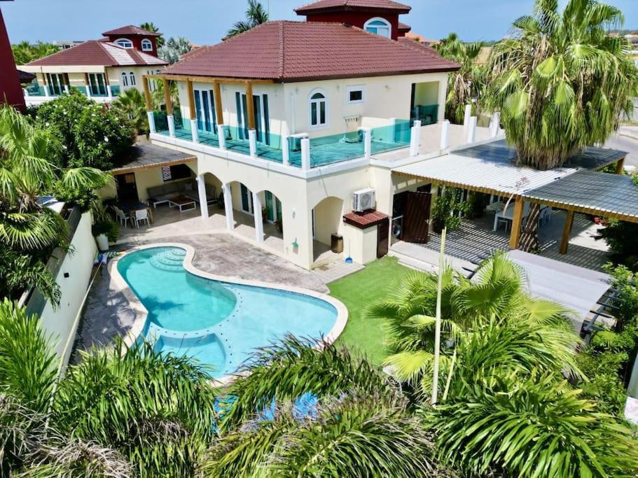 Palm Beach 6 bedroom Villa with Private Pool behind Marriott