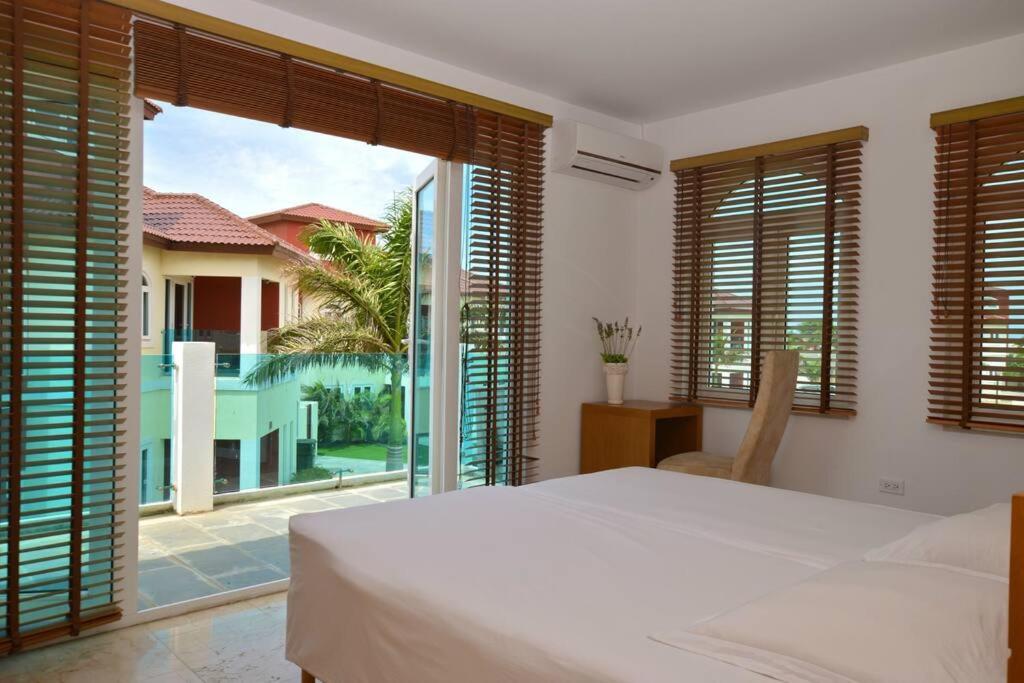 Palm Beach 6 bedroom Villa with Private Pool behind Marriott - 2