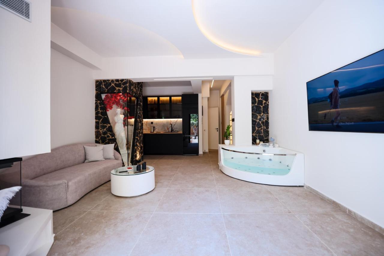 Hellenic Suites Afrodite Jacuzzi & Fireplace - 3