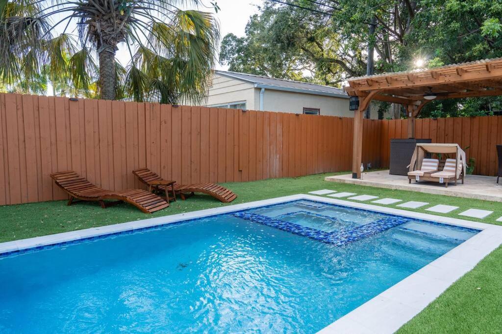 Luxury Retreat 3B ,2Ba POOL , Coral Gables Center - 4