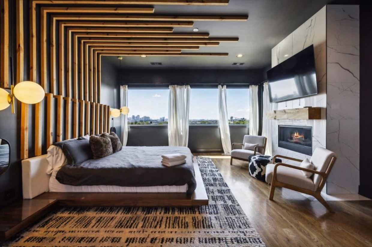 Epic Luxury Mansion w Nashville Skyline Views - 3