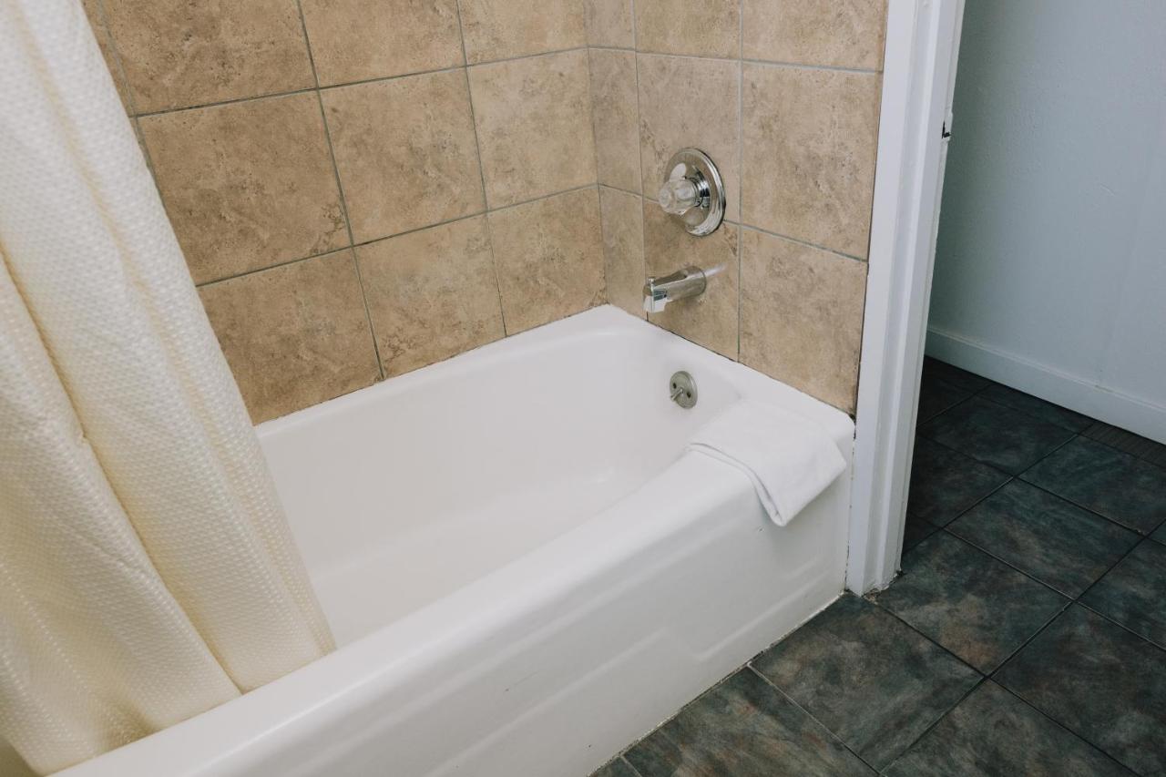 Hacienda Motel — photo 24