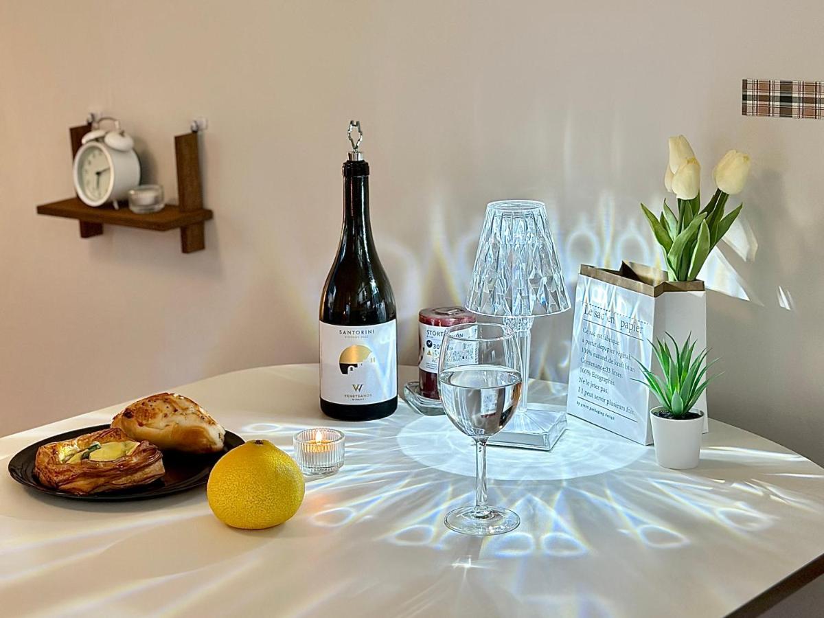 New, 3min to Hapjeong St, Airport bus stop, 8min to Hongdae & Mangwon Market, Han River Park, 2BR 3QB full of sunshine, Hotel bedding, City Nature - 3