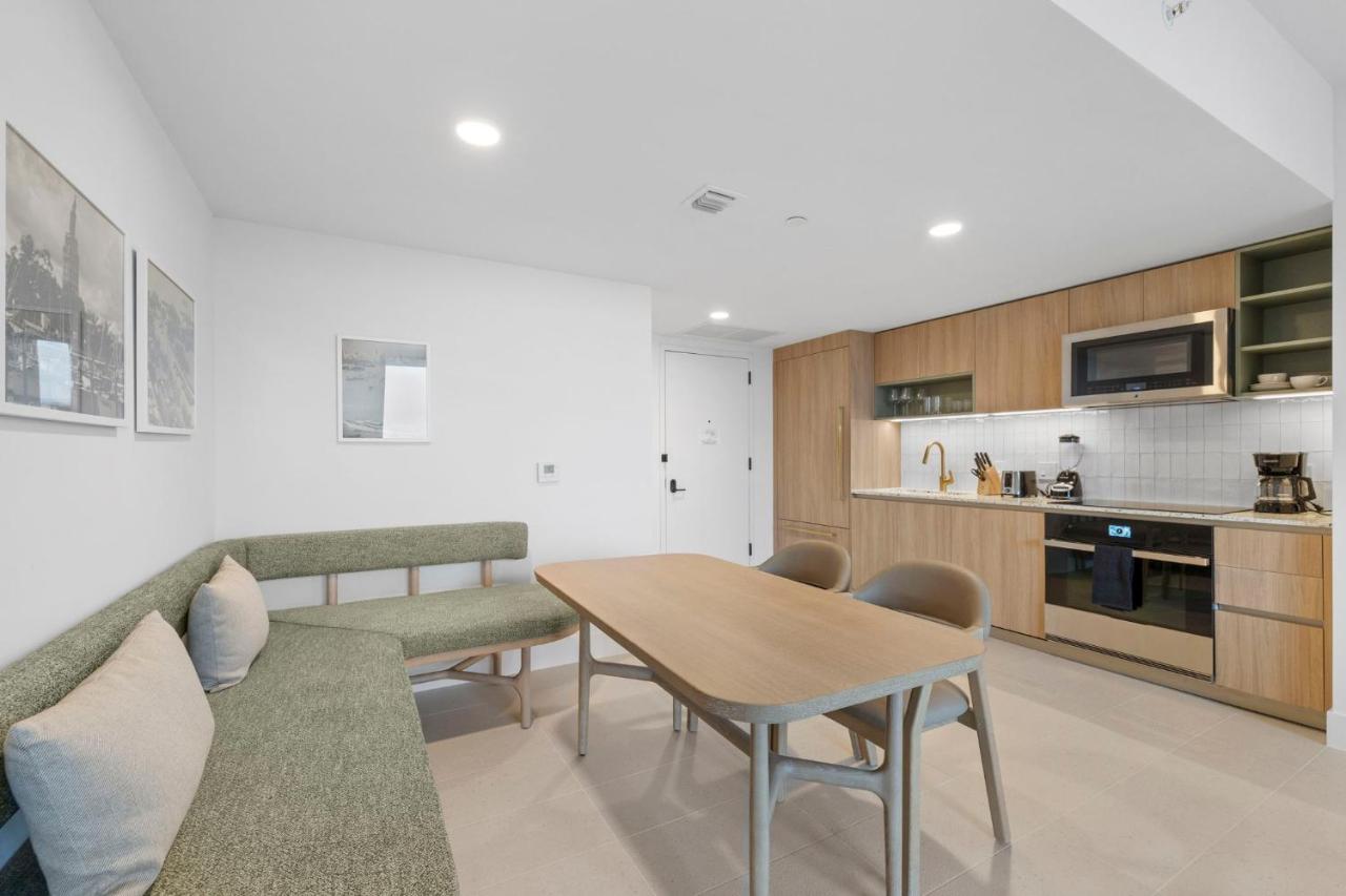 On 46th Floor! Amazing Views and Free Parking - 5