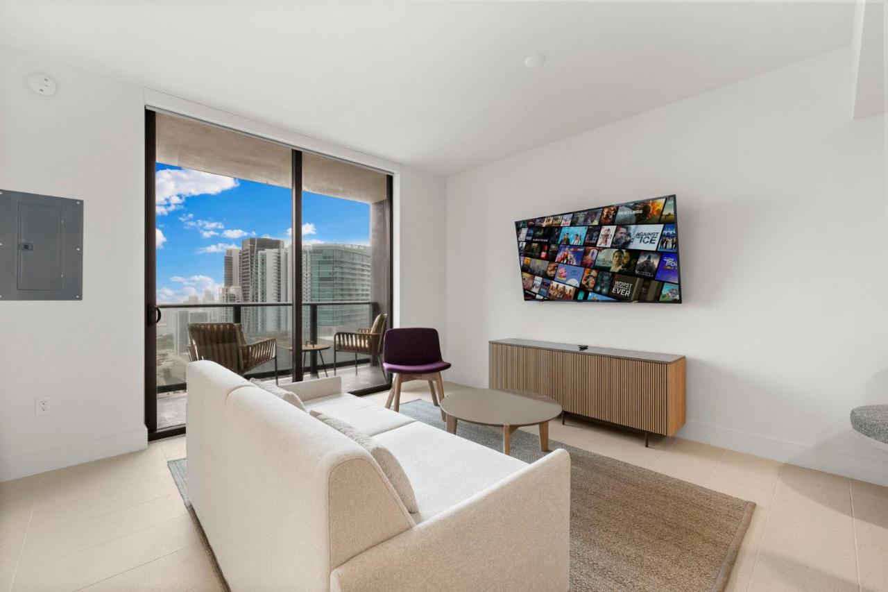 On 46th Floor! Amazing Views and Free Parking - 2