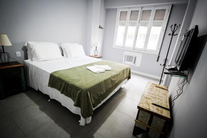 Apartamento com 4 suites a 100m da praia Copacabana - 2