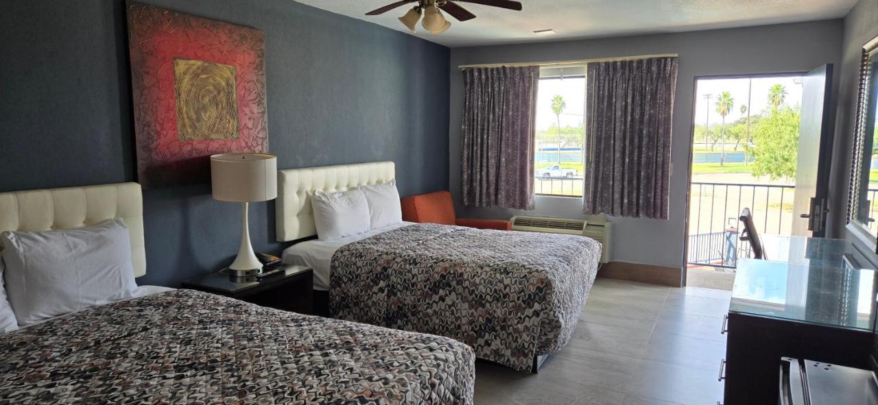 Deluxe Inn — photo 4
